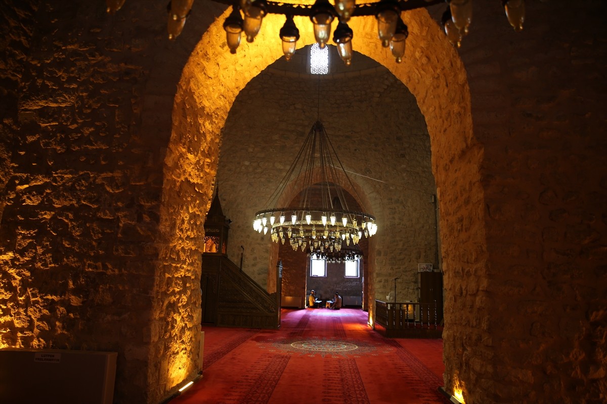 Siirt'te, Selçuklu mimarisinin özelliklerini taşıyan 895 yıllık ata yadigarı Ulu Cami, "1. Etap...