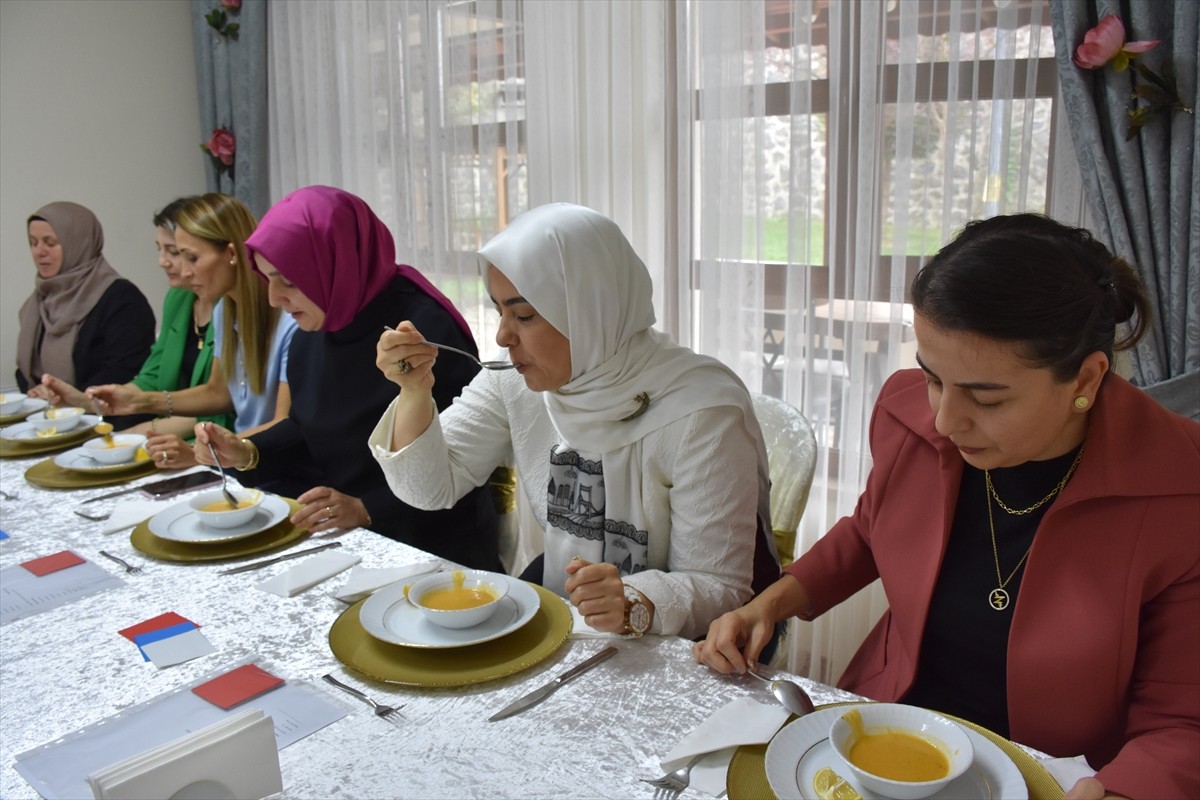 Trabzon'da, 11 Ekim Dünya Kız Çocukları Günü dolayısıyla çocuk evlerinde koruma ve bakım altında...