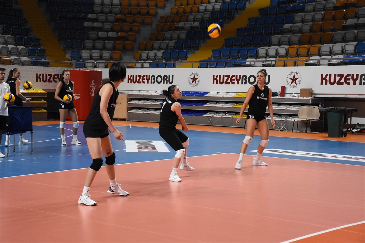 Voleybol Vodafone Sultanlar Ligi ekiplerinden Kuzeyboru, ilk haftası tamamlanan sezonda da üst...