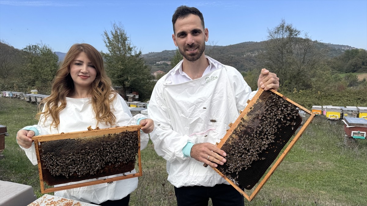 Zonguldak'ta ürettikleri kestane balıyla Londra'da düzenlenen yarışmaya katılan Muhammet ve Sevgi...