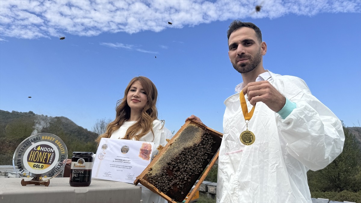 Zonguldak'ta ürettikleri kestane balıyla Londra'da düzenlenen yarışmaya katılan Muhammet ve Sevgi...