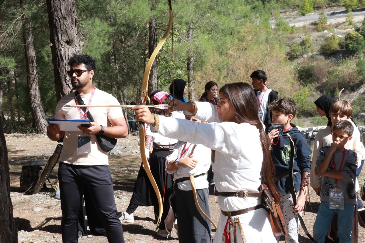 Adana'nın Pozantı ilçesinde "Geleneksel Türk Okçuluğu Belemedik Kupası" başladı. Turnuva, Türkiye...