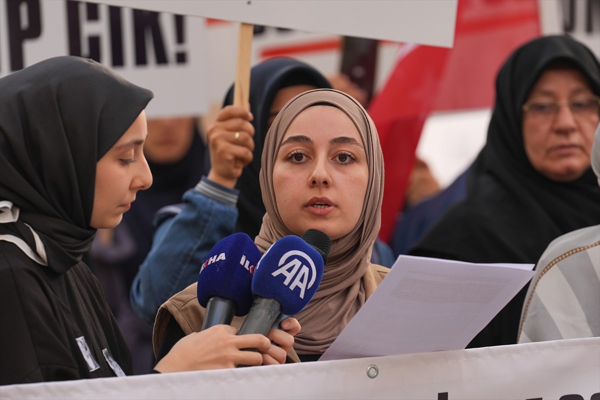 Ankara Genç İHH gönüllüleri, Hacı Bayram Camisi'nde kadına yönelik şiddet olaylarını "Mahallene...