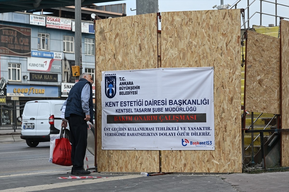 Başkentte, Kazım Karabekir Caddesi üzerinde bulunan ve yayaların yoğun olarak kullandığı üst...