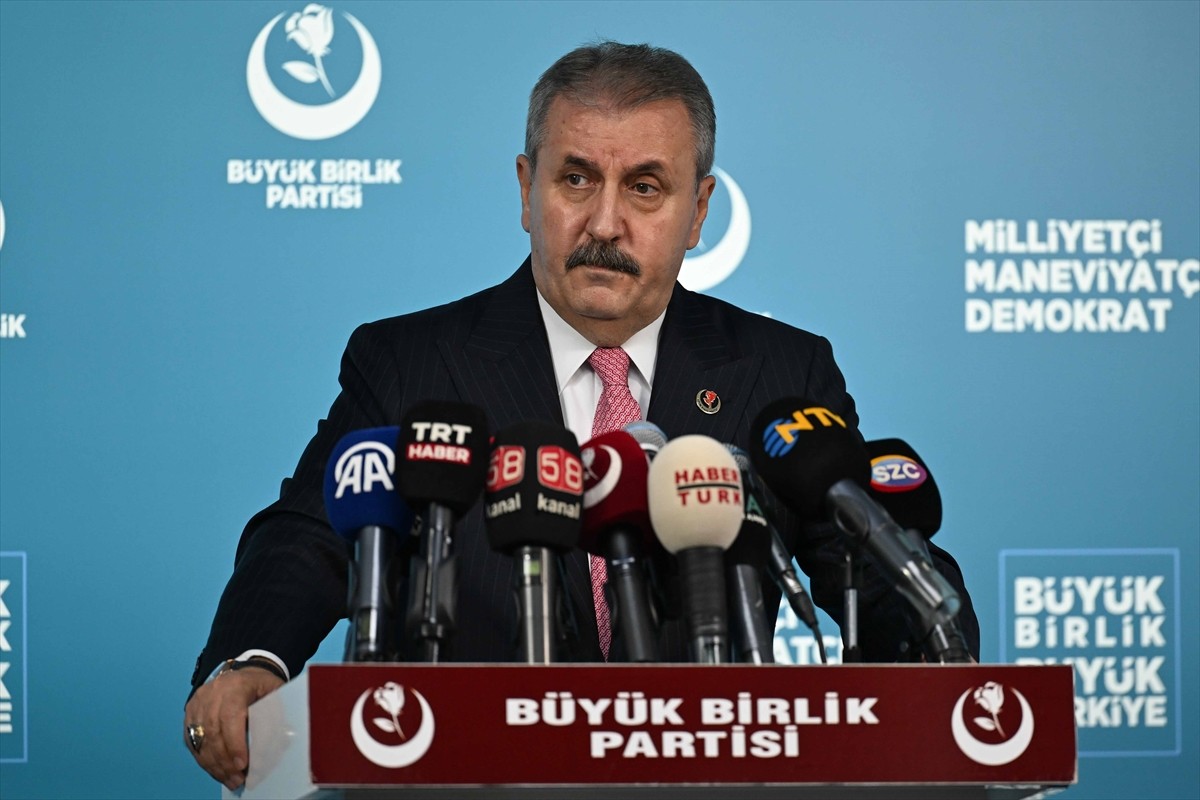 BBP Genel Başkanı Mustafa Destici, parti genel merkezinde düzenlediği basın toplantısında gündeme...