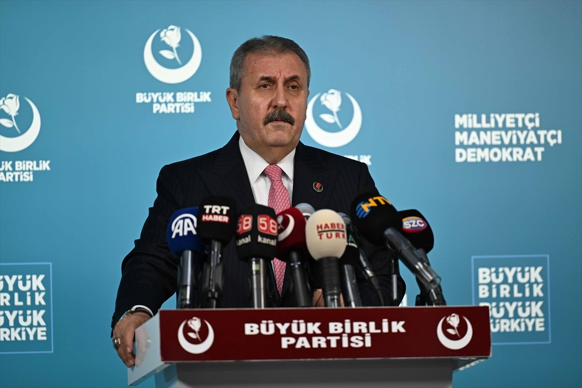 BBP Genel Başkanı Mustafa Destici, parti genel merkezinde düzenlediği basın toplantısında gündeme...