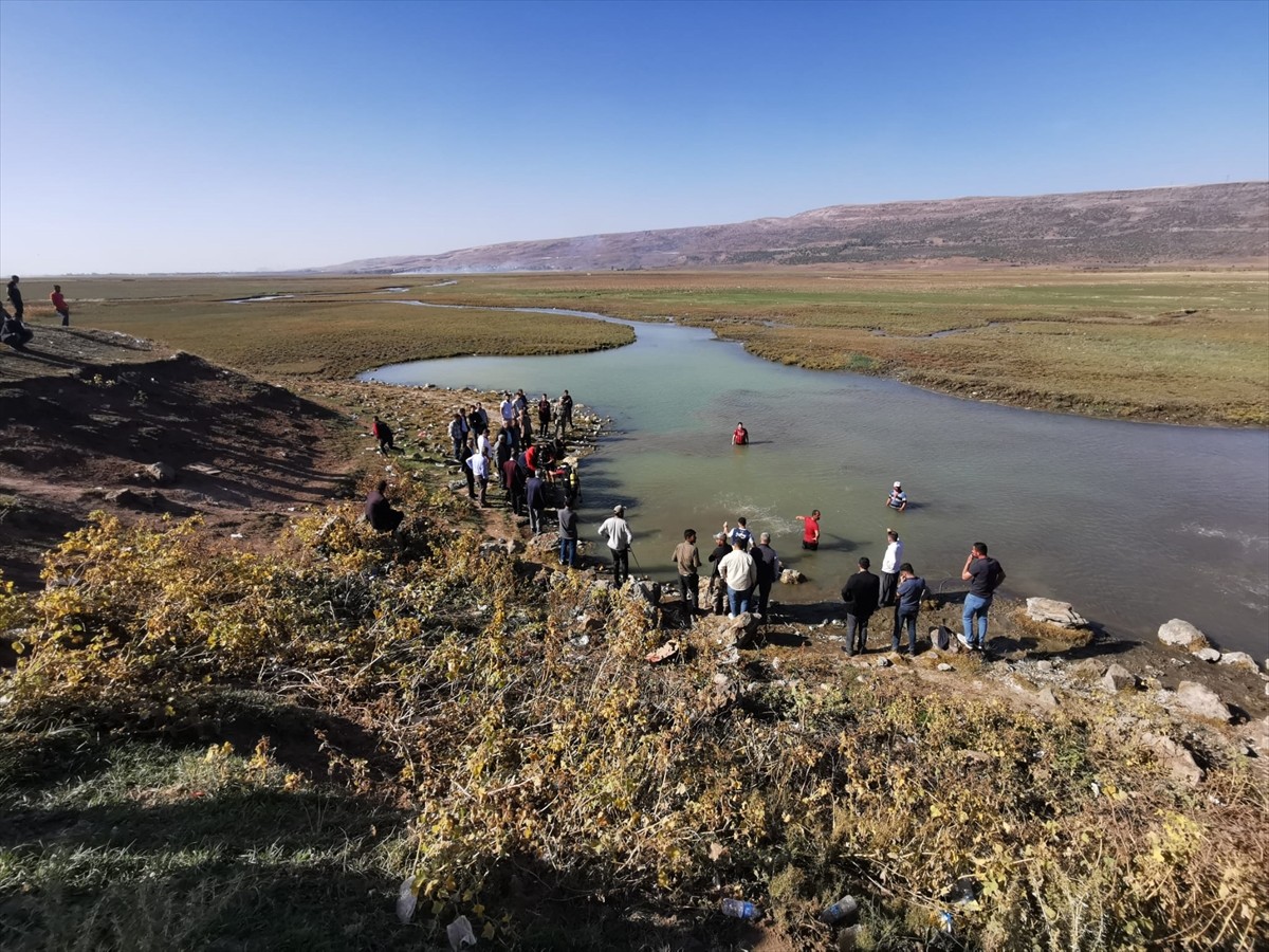 Bitlis'in Güroymak ilçesinde termal suyun oluşturduğu gölete giren baba ve oğlu boğuldu. Durumu...