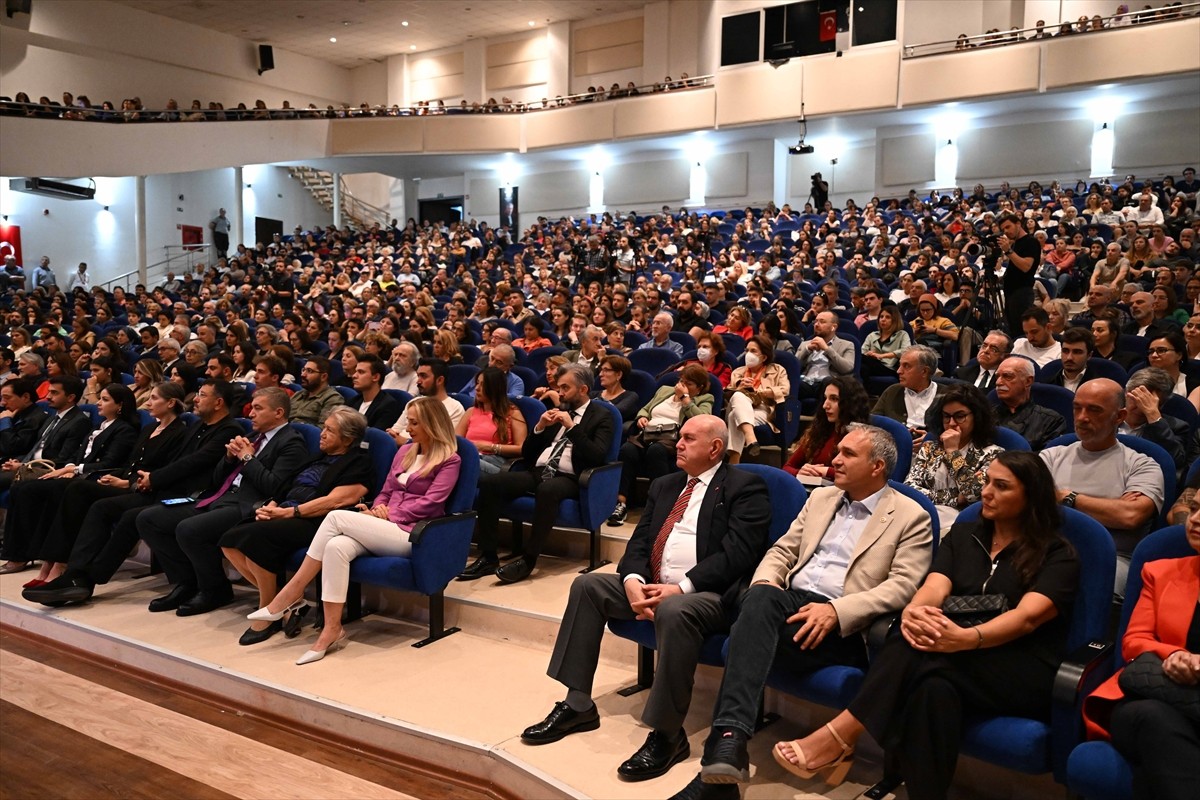 Çankaya Belediyesince bu yıl ilki düzenlenen Ahmet Say Müzik ve Edebiyat Ödülleri'nde, şair ve...