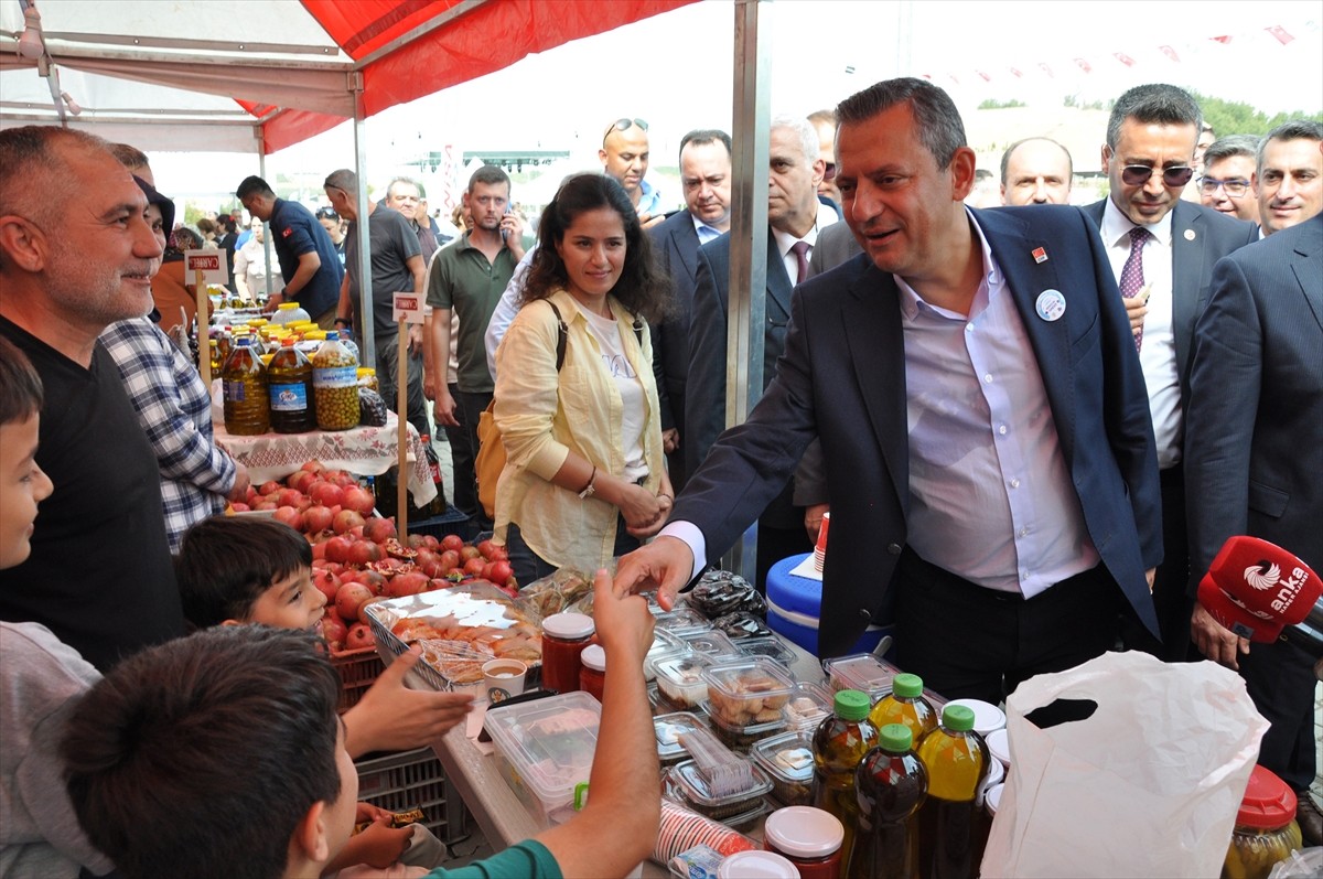 CHP Genel Başkanı Özgür Özel (sağ 2), Manisa'nın Soma ilçesinde zeytin şenliğine katıldı, zeytin...