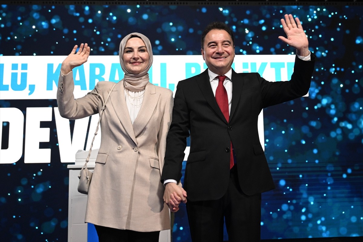 DEVA Partisi Genel Başkanı Ali Babacan (sağda) ve eşi Ülkü Zeynep Babacan (solda), partisinin...