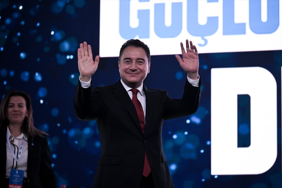 DEVA Partisi Genel Başkanı Ali Babacan (sağda) ve eşi Ülkü Zeynep Babacan (solda), partisinin...