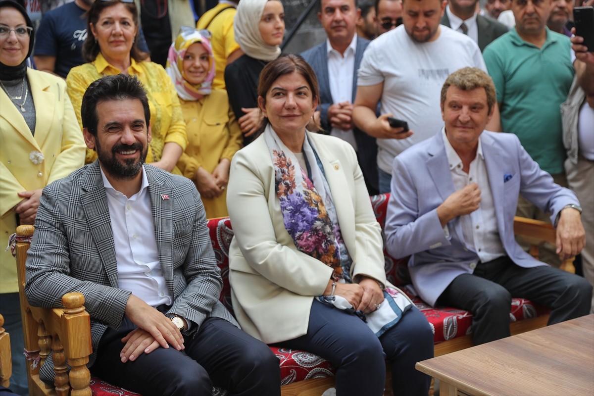 Diyarbakır Kültür Yolu Festivali kapsamında sanat yaşamında 50 yılı geride bırakan sanatçı Bedri...