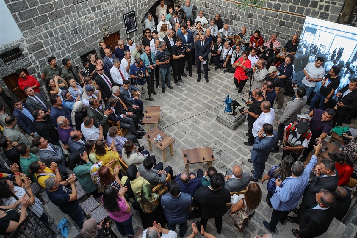 Diyarbakır Kültür Yolu Festivali kapsamında sanat yaşamında 50 yılı geride bırakan sanatçı Bedri...