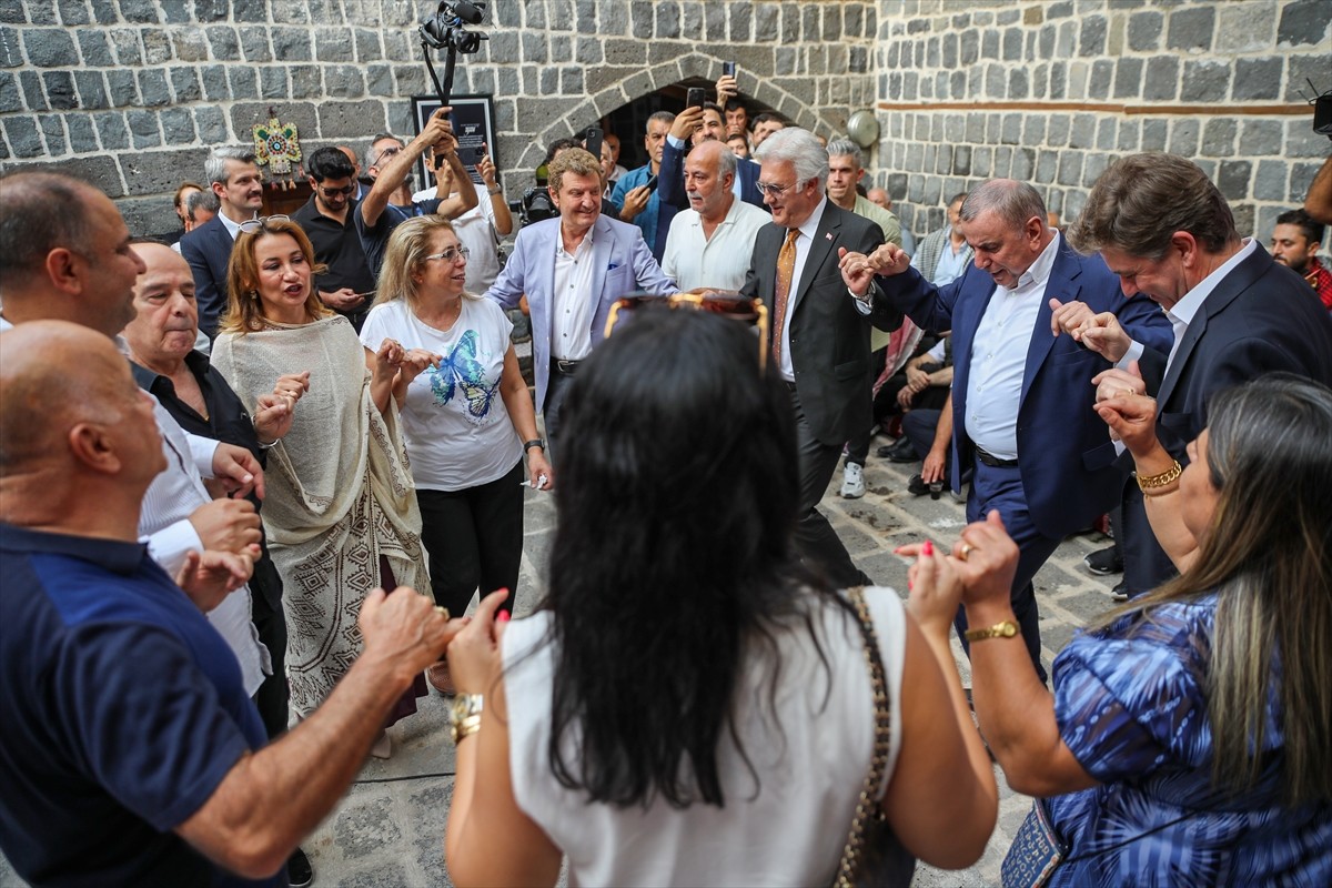 Diyarbakır Kültür Yolu Festivali kapsamında sanat yaşamında 50 yılı geride bırakan sanatçı Bedri...