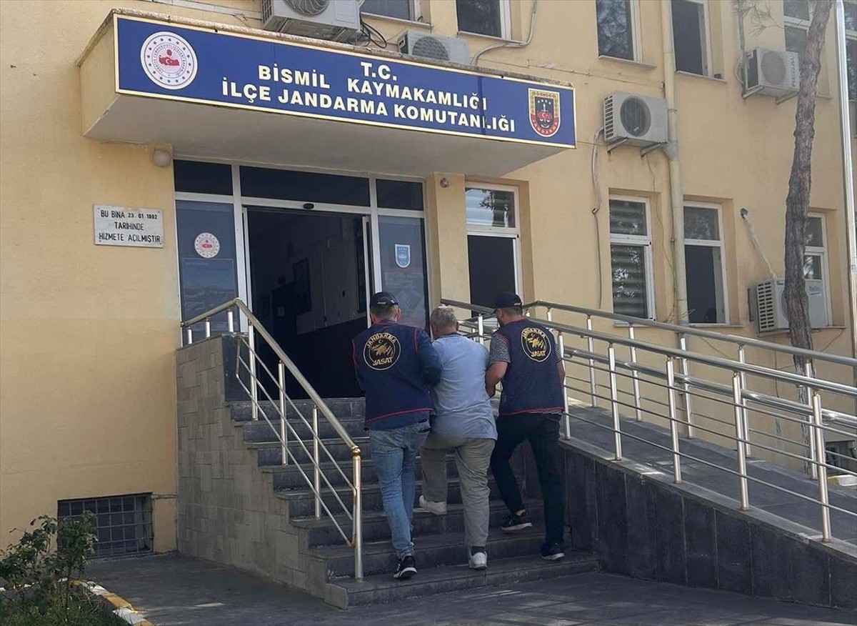 Diyarbakır'da 12 yıldır aranırken Bingöl'de yakalanan cinayet zanlısı tutuklandı.