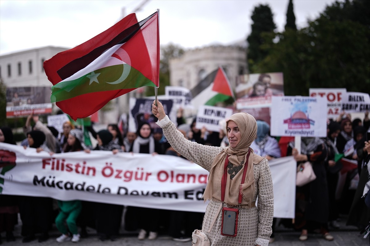 İHH İnsani Yardım Vakfı ile çeşitli sivil toplum kuruluşları, İsrail'in Gazze’deki işgaline ve...