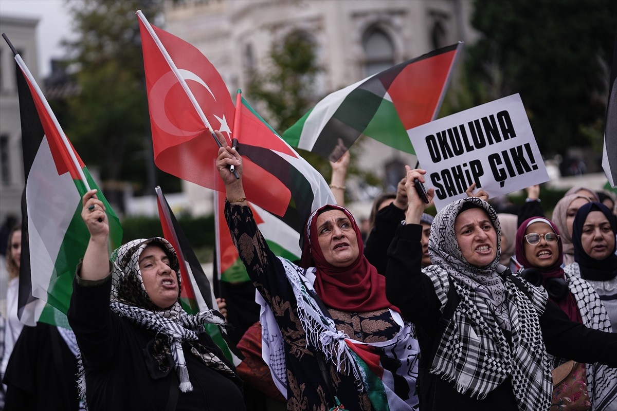 İHH İnsani Yardım Vakfı ile çeşitli sivil toplum kuruluşları, İsrail'in Gazze’deki işgaline ve...