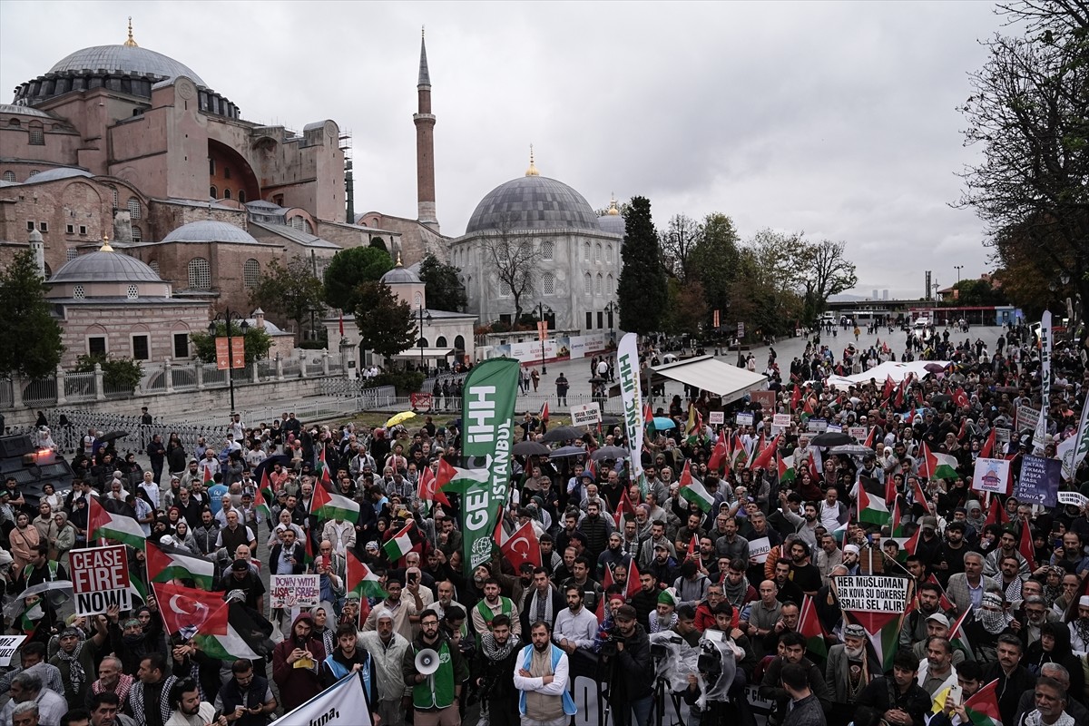 İHH İnsani Yardım Vakfı ile çeşitli sivil toplum kuruluşları, İsrail'in Gazze’deki işgaline ve...