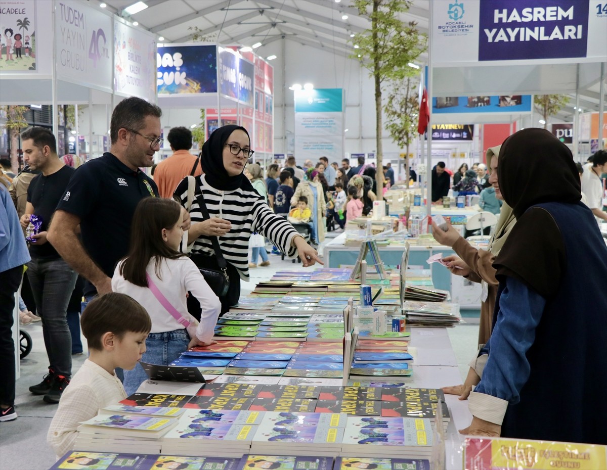 Kocaeli Büyükşehir Belediyesince bu yıl "Savaşın ve Acının Edebiyatı" temasıyla düzenlenen 14....