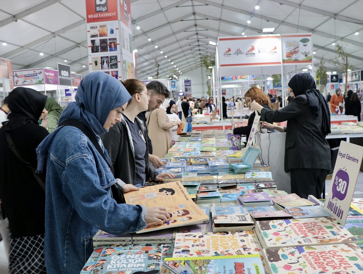 Kocaeli Büyükşehir Belediyesince bu yıl "Savaşın ve Acının Edebiyatı" temasıyla düzenlenen 14....