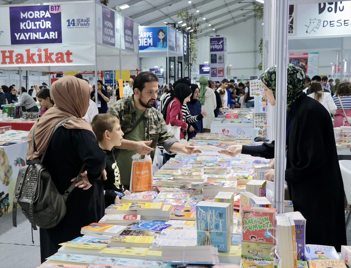 Kocaeli Büyükşehir Belediyesince bu yıl "Savaşın ve Acının Edebiyatı" temasıyla düzenlenen 14....