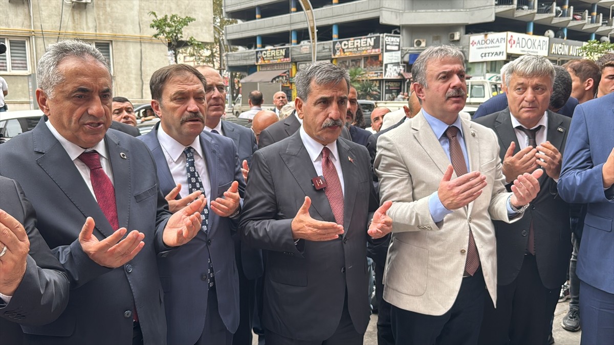 Türkiye Kamu-Sen Genel Başkanı Önder Kahveci, Zonguldak'ta Bölge İstişare Toplantısı'nda sendika...