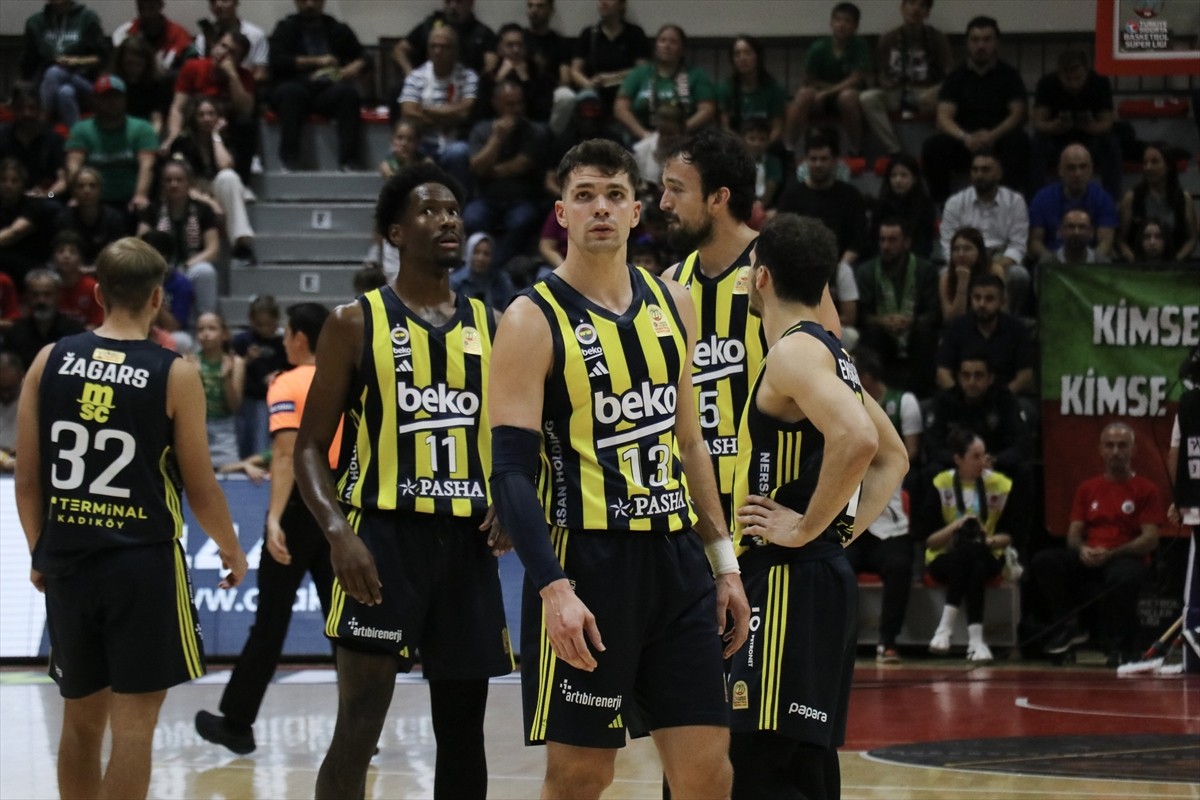 Türkiye Sigorta Basketbol Ligi'nin ikinci haftasında Yalovaspor Basketbol ile Fenerbahçe Beko, 90....