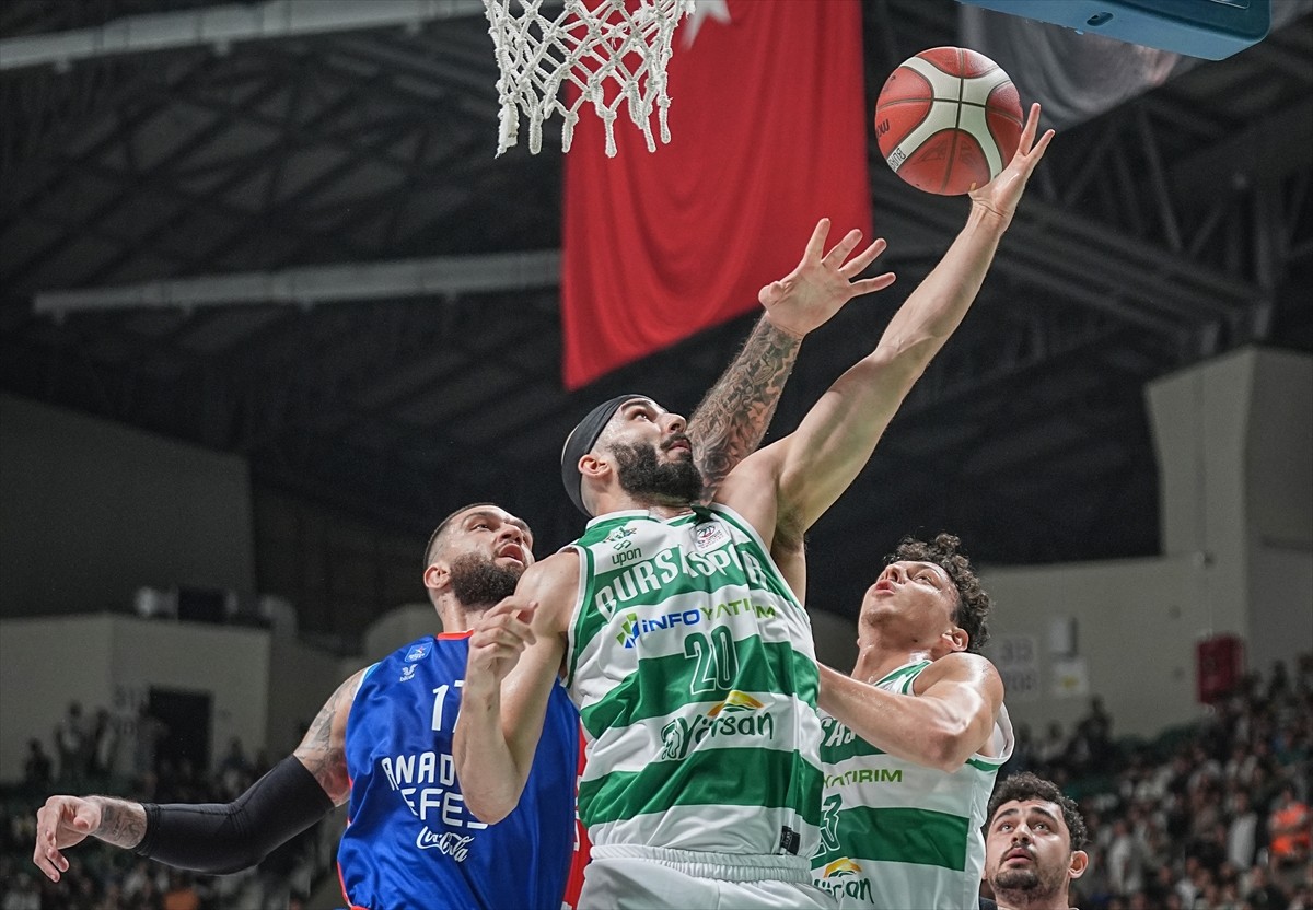 Türkiye Sigorta Basketbol Süper Ligi'nin ikinci haftasında Bursaspor Basketbol ile Anadolu Efes...