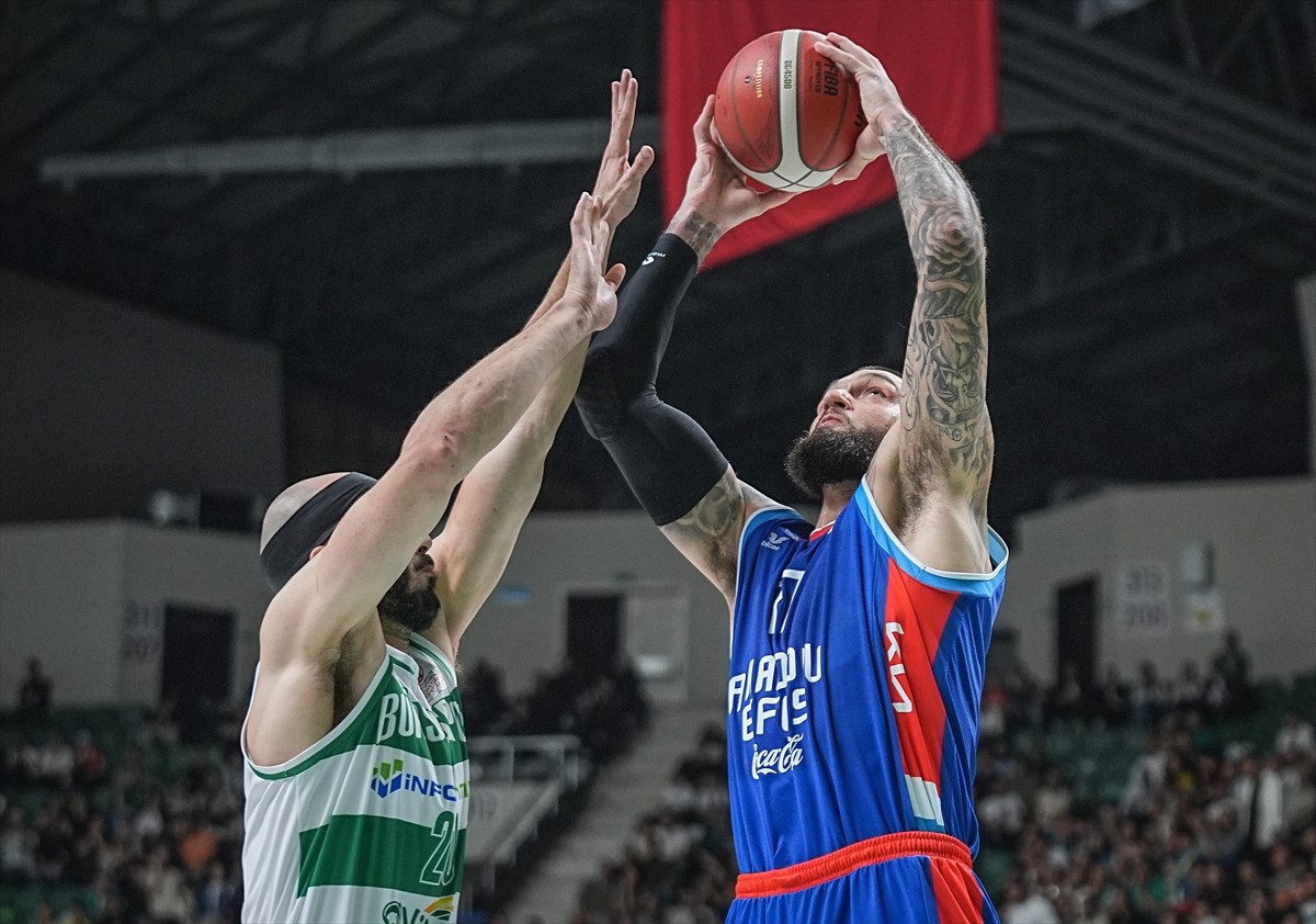 Türkiye Sigorta Basketbol Süper Ligi'nin ikinci haftasında Bursaspor Basketbol ile Anadolu Efes...