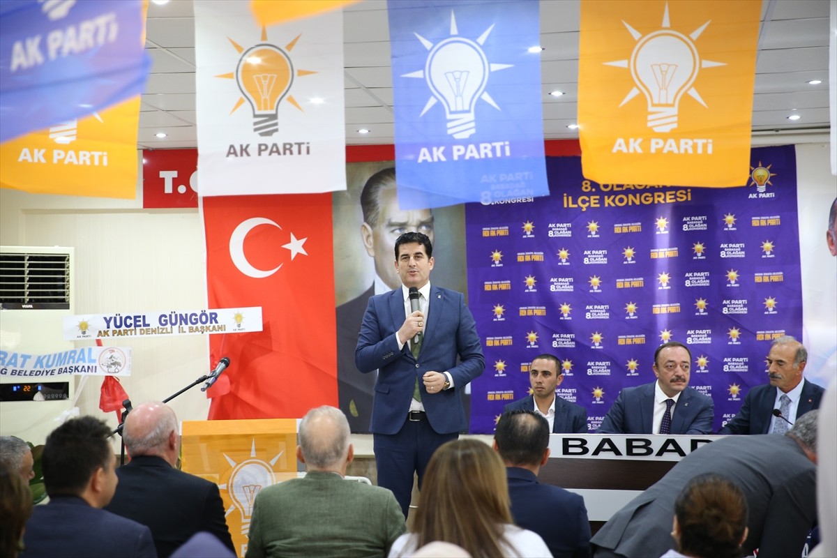 AK Parti Genel Başkan Yardımcısı Nihat Zeybekci (sağ 4), Denizli'nin Babadağ Belediyesi Konferans...