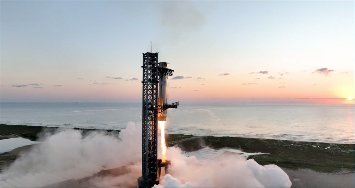 Amerikalı milyarder Elon Musk'ın sahibi olduğu SpaceX'in fırlattığı Starship roketinin...