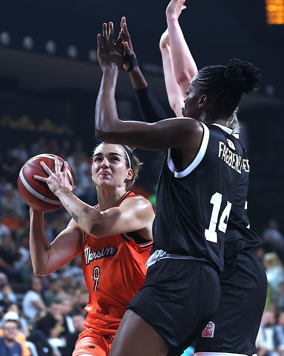 ING Kadınlar Basketbol Süper Ligi'nin 3. haftasında ÇBK Mersin ile Beşiktaş, Mersin'deki Servet...