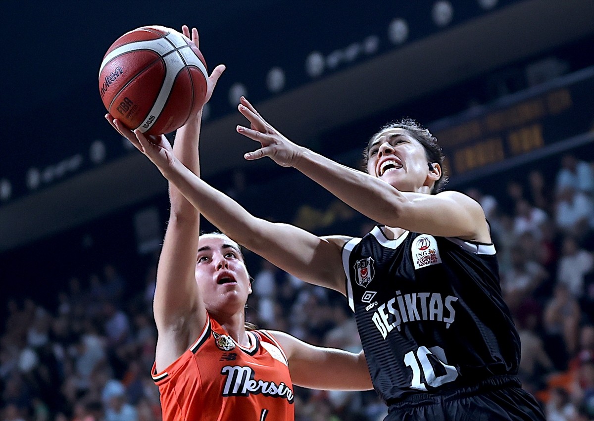 ING Kadınlar Basketbol Süper Ligi'nin 3. haftasında ÇBK Mersin ile Beşiktaş, Mersin'deki Servet...