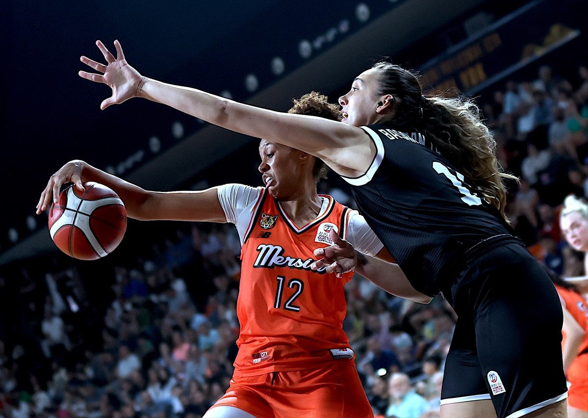 ING Kadınlar Basketbol Süper Ligi'nin 3. haftasında ÇBK Mersin ile Beşiktaş, Mersin'deki Servet...