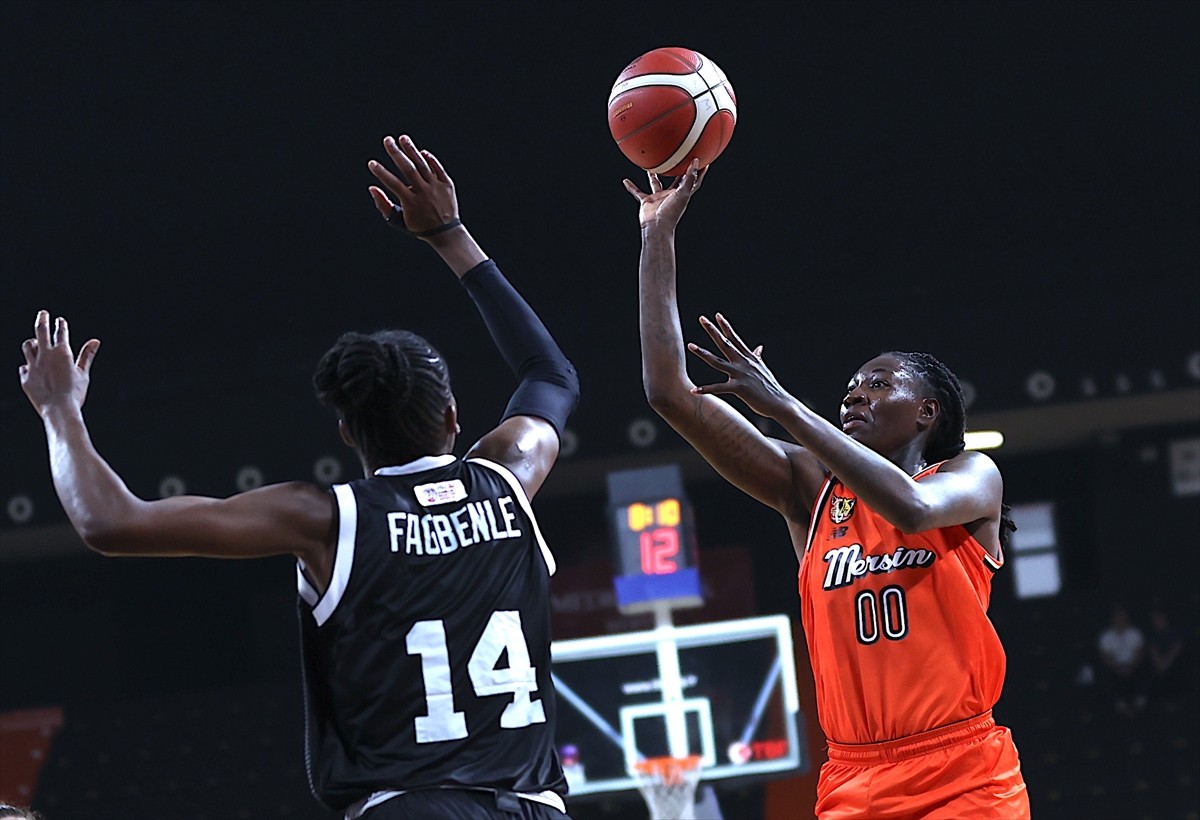 ING Kadınlar Basketbol Süper Ligi'nin 3. haftasında ÇBK Mersin ile Beşiktaş, Mersin'deki Servet...