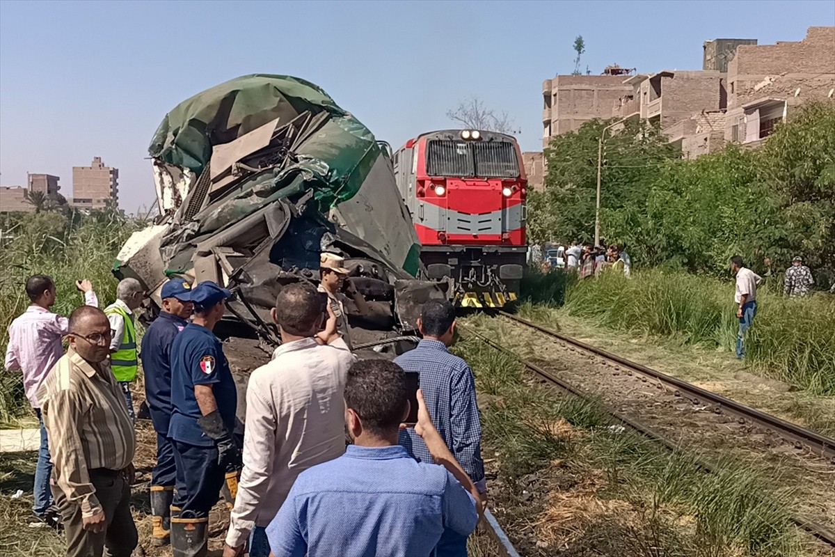 Mısır'ın güneyinde yer alan Minya kentinde iki tren çarpıştı, kaza sonucu iki vagon İbrahimiye...