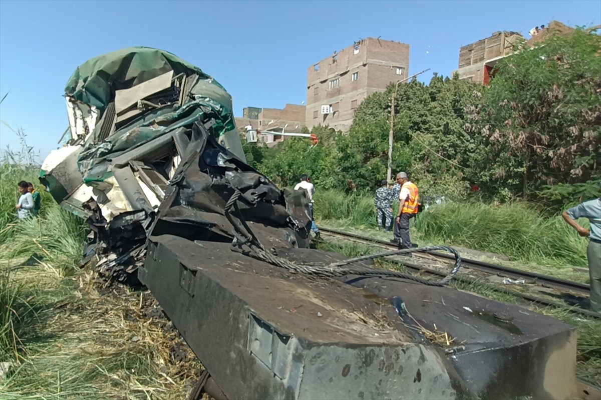 Mısır'ın güneyinde yer alan Minya kentinde iki tren çarpıştı, kaza sonucu iki vagon İbrahimiye...