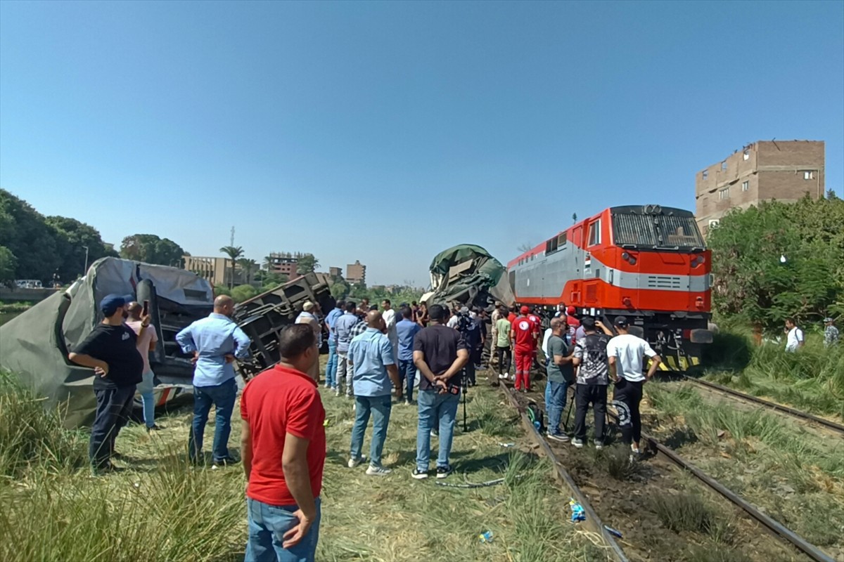 Mısır'ın güneyinde yer alan Minya kentinde iki tren çarpıştı, kaza sonucu iki vagon İbrahimiye...