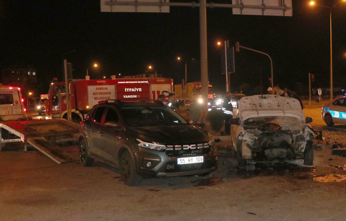 Samsun'un Havza ilçesinde 3 aracın karıştığı zincirleme trafik kazasında 4 kişi yaralandı. Kaza...