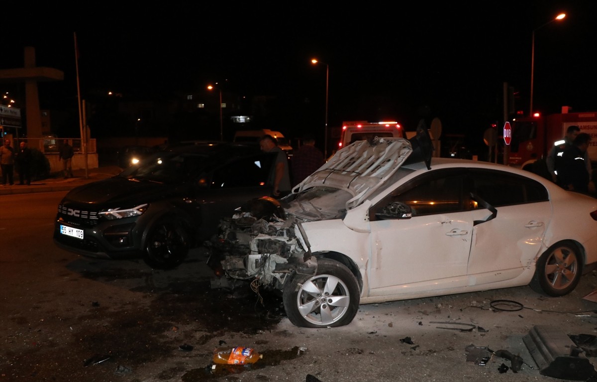 Samsun'un Havza ilçesinde 3 aracın karıştığı zincirleme trafik kazasında 4 kişi yaralandı. Kaza...