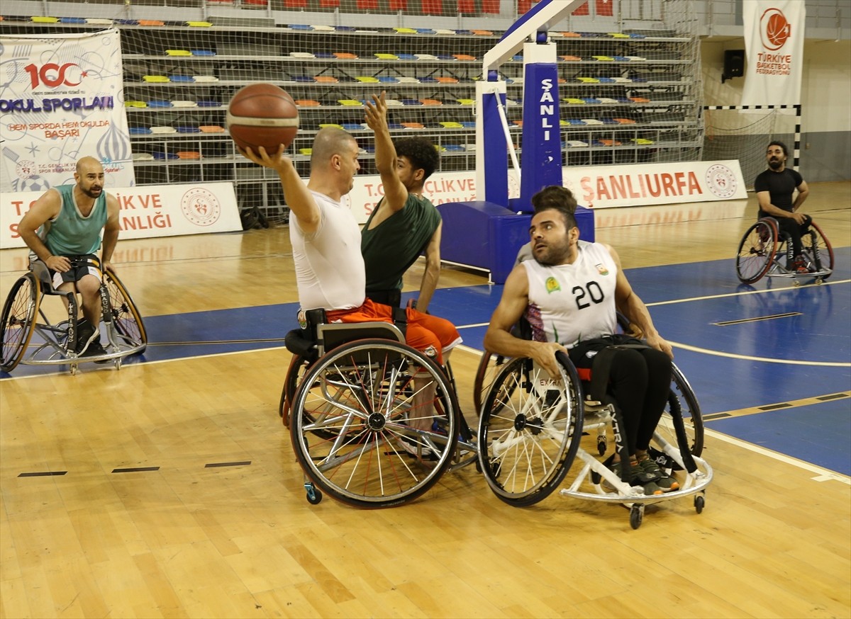 Tekerlekli Sandalye Basketbol Süper Lig ekiplerinden Şanlıurfa Büyükşehir Belediyesi Tekerlekli...