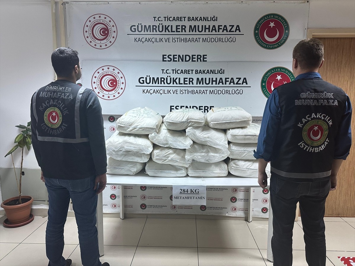 Ticaret Bakanlığı Gümrükler Muhafaza ekipleri, Esendere Gümrük Kapısı'nda 284 kilogram ağırlığında...