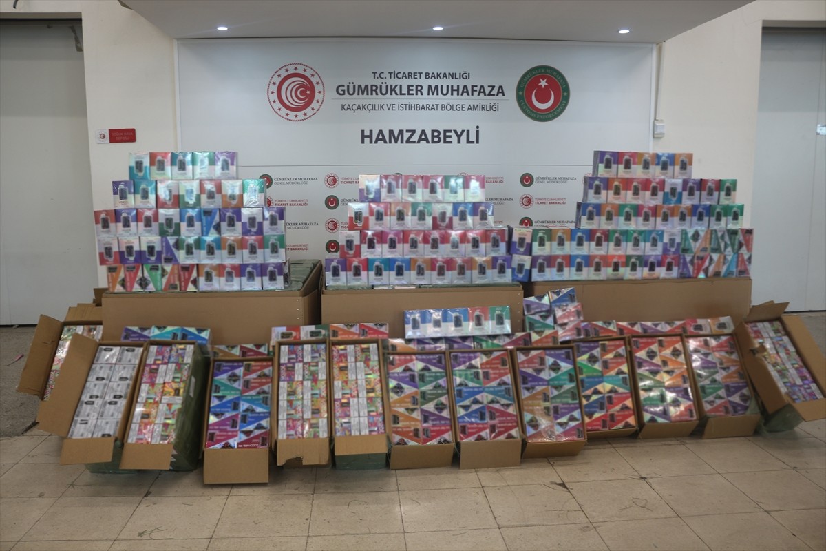 Ticaret Bakanlığı Gümrükler Muhafaza ekipleri, Esendere Gümrük Kapısı'nda 284 kilogram ağırlığında...