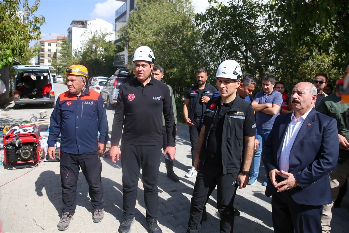  Uşak genelinde, Uluslararası Afet Risklerinin Azaltılması Günü dolayısıyla 5,8 büyüklüğünde...