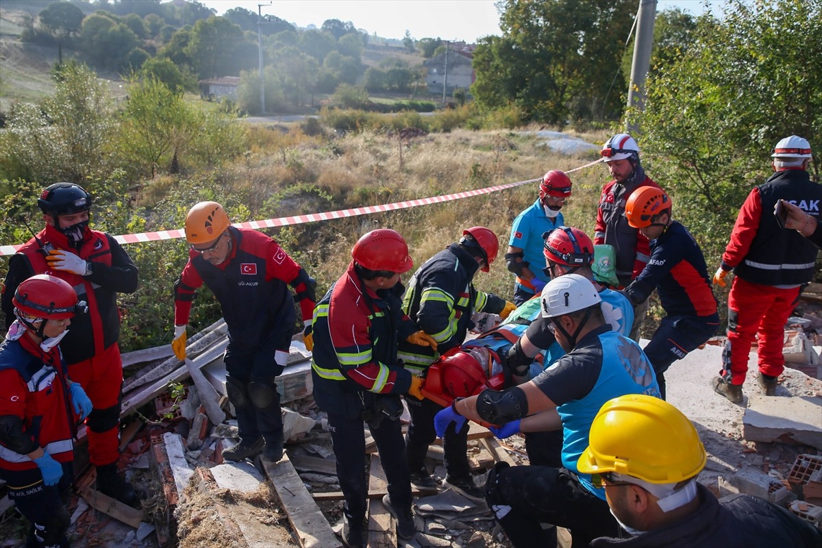  Uşak genelinde, Uluslararası Afet Risklerinin Azaltılması Günü dolayısıyla 5,8 büyüklüğünde...