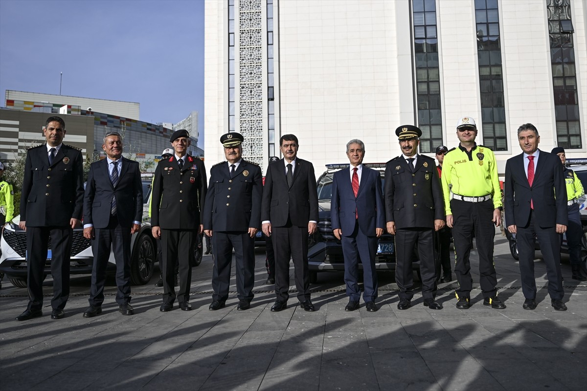 Ankara'da İl Emniyet Müdürlüğü ve İl Jandarma Komutanlığının filosuna katılan 380 araç için İl...