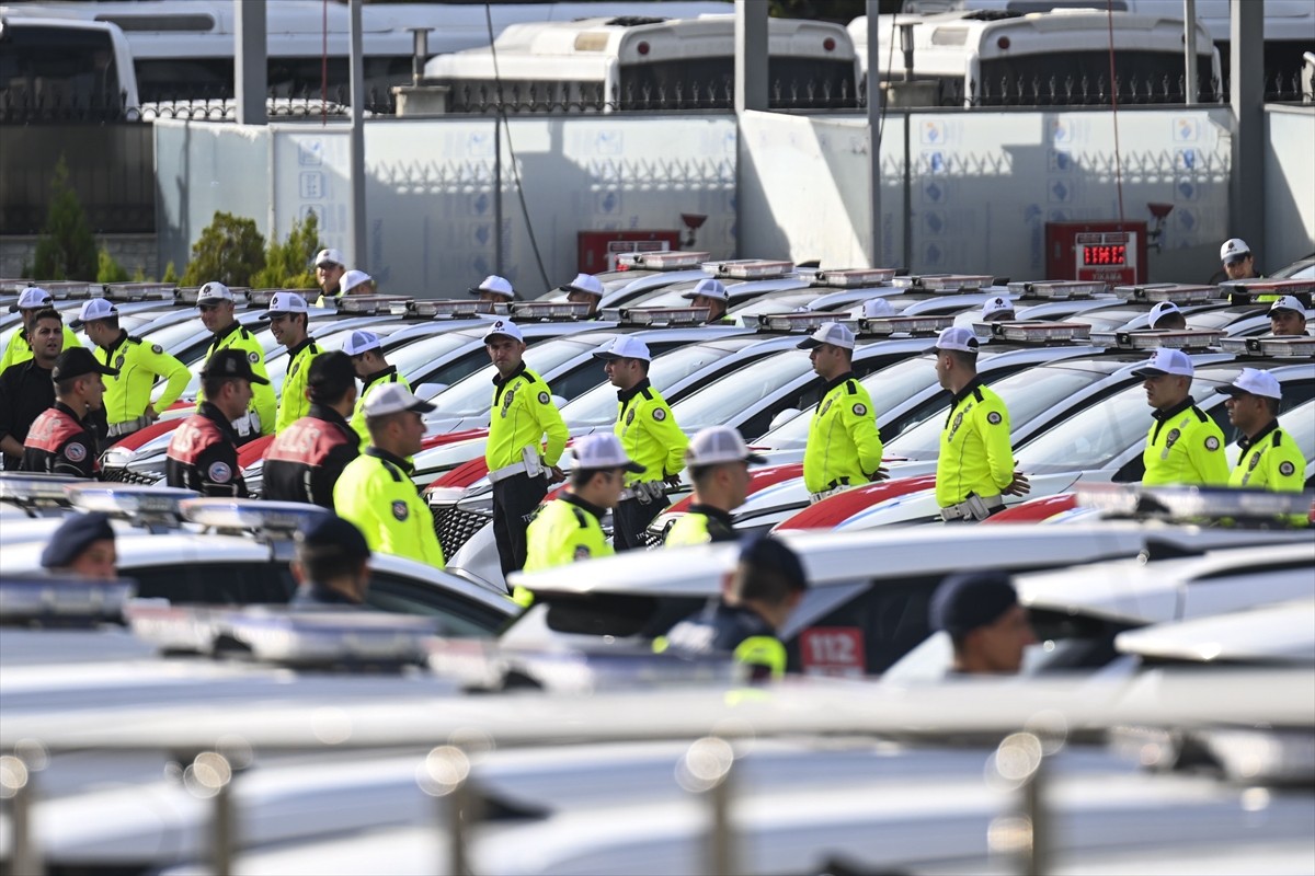 Ankara'da İl Emniyet Müdürlüğü ve İl Jandarma Komutanlığının filosuna katılan 380 araç için İl...