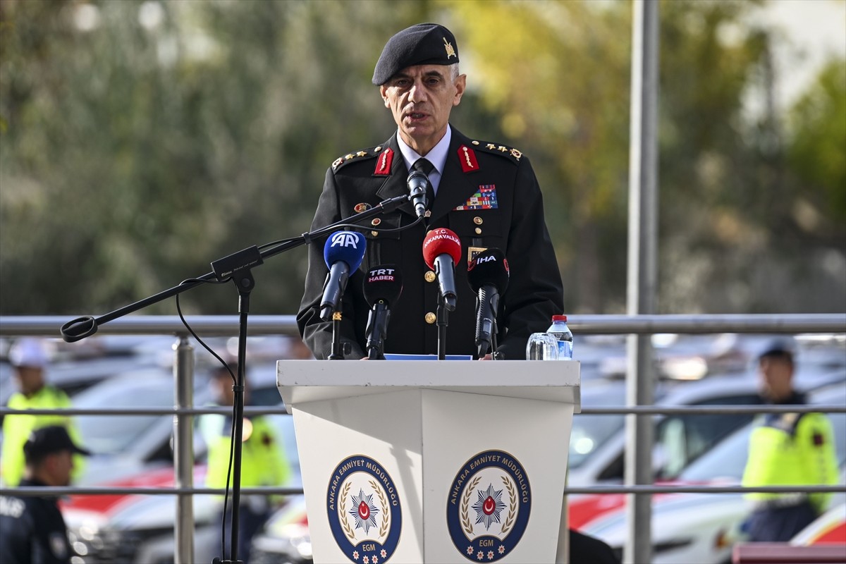 Ankara'da İl Emniyet Müdürlüğü ve İl Jandarma Komutanlığının filosuna katılan 380 araç için İl...