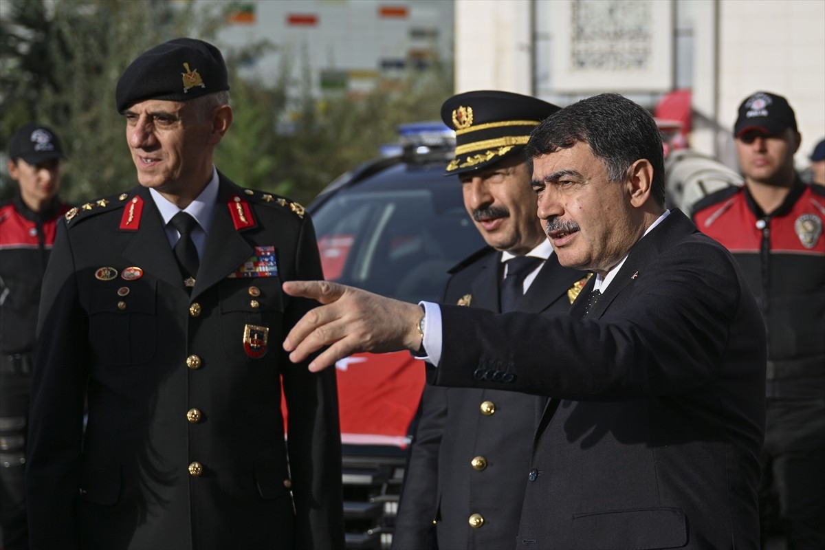 Ankara'da İl Emniyet Müdürlüğü ve İl Jandarma Komutanlığının filosuna katılan 380 araç için İl...