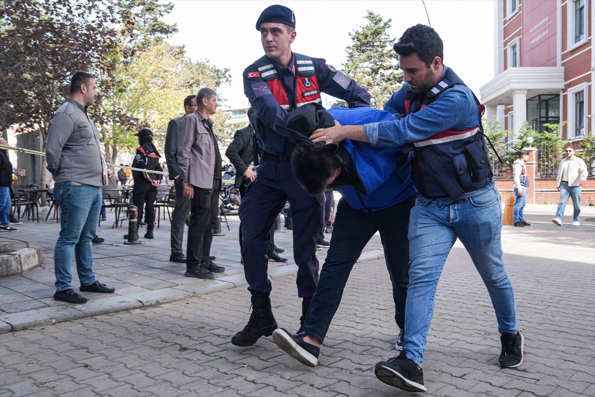 Büyükçekmece Cumhuriyet Başsavcılığı Terör ve Örgütlü Suçlar Soruşturma Savcısı Y.E'nin, makamında...